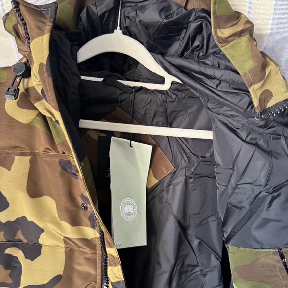 Canada Goose Men's Green Canouflage Puffer Jacket - Picture 8 of 9